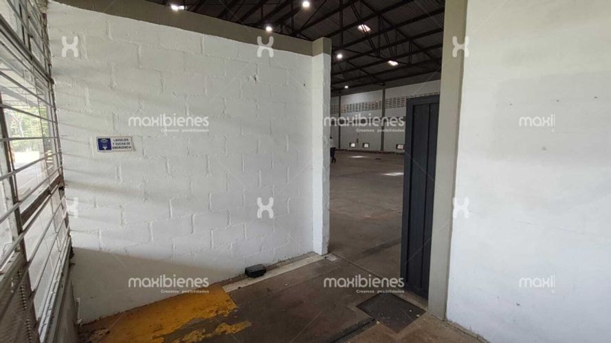 Bodega en arriendo en Vereda Zungo Carretera, Apartado, 4300 m² · foto 7 de 24