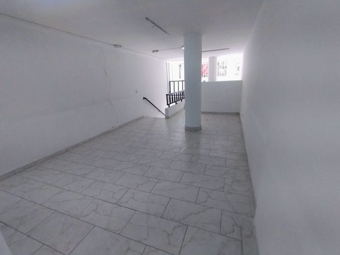 Local en venta en La Candelaria, Medellín, 34 m² · foto 2 de 11