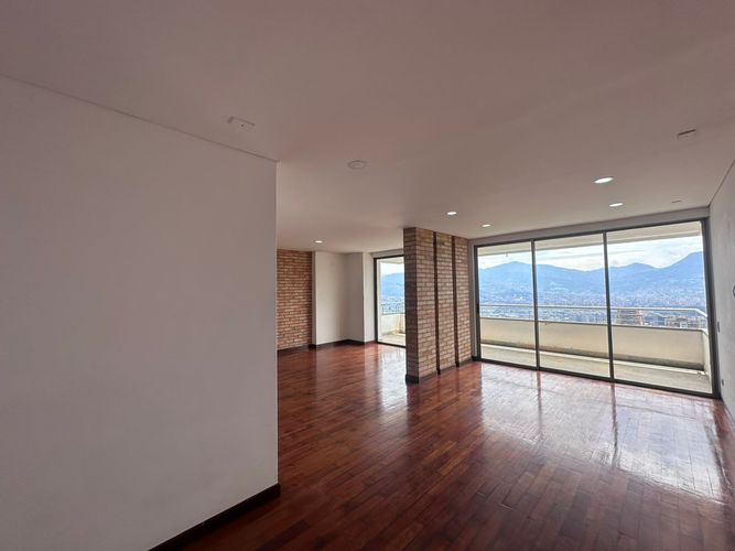 Apartamento de 4 alcobas en venta en El Poblado, Medellín, 170 m² · foto 2 de 19