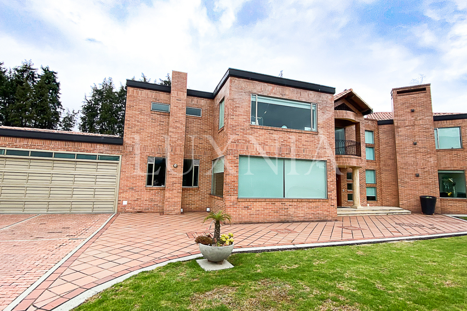 Casa en venta en Guaymaral, Bogotá · foto 2 de 16