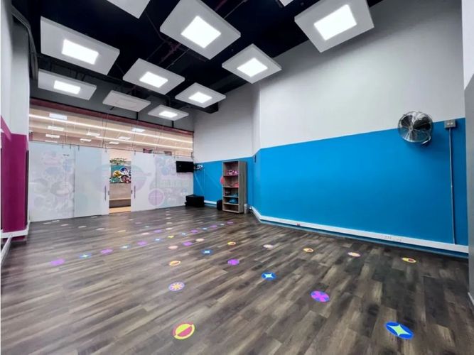 Local en venta en El Poblado, Medellín, 72 m² · foto 2 de 6