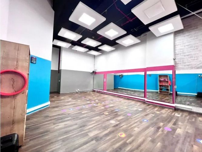 Local en venta en El Poblado, Medellín, 72 m² · foto 3 de 6