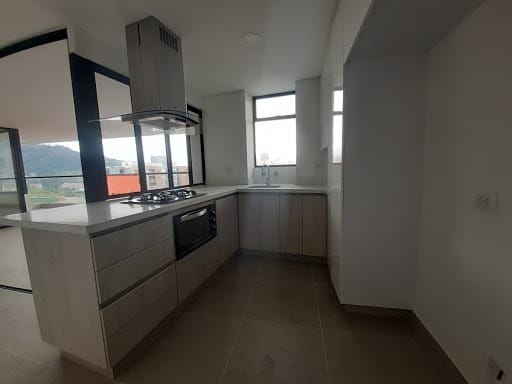 Apartamento de 3 alcobas en arriendo en Loma Del Escobero, Envigado, 147 m² · foto 15 de 17