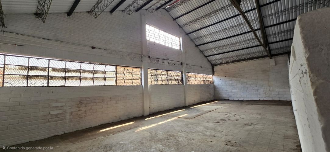 Bodega en arriendo en Campo Amor, Medellín, 572 m² · foto 2 de 5