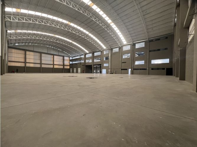 Bodega en arriendo en Siberia, Cota, 3289 m² · foto 2 de 24