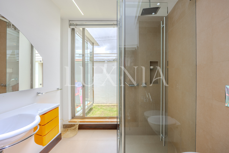 Casa de 5 alcobas en venta en Santa Barbara Alta, Bogotá, 905 m² · foto 16 de 20