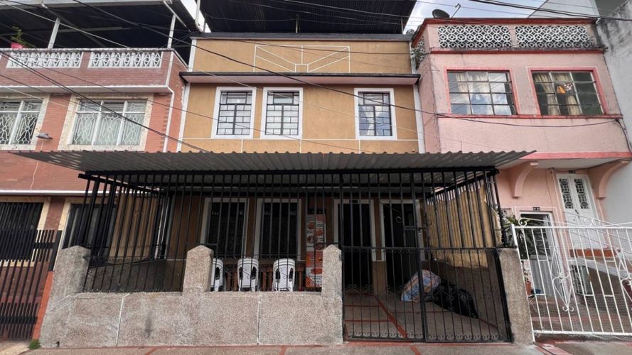 Casa de 7 alcobas en venta en Belen, Ibagué, 320 m² · foto 2 de 24