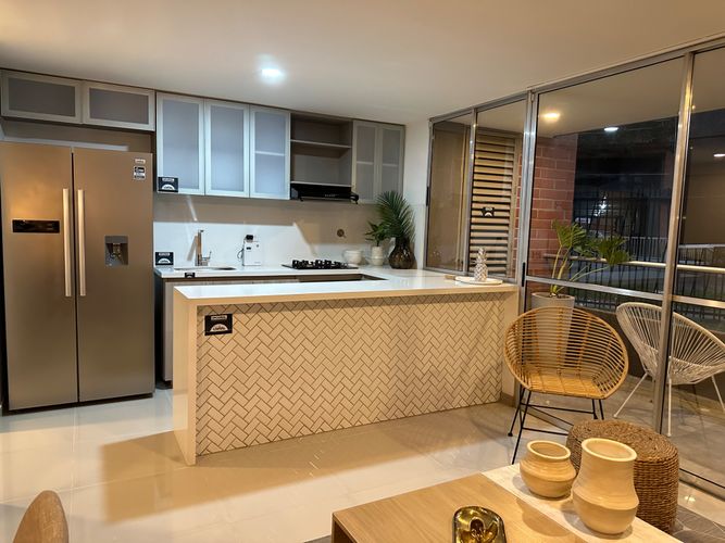 Apartamento de 3 alcobas en venta en Los Colores, Medellín, 87 m² · foto 4 de 24