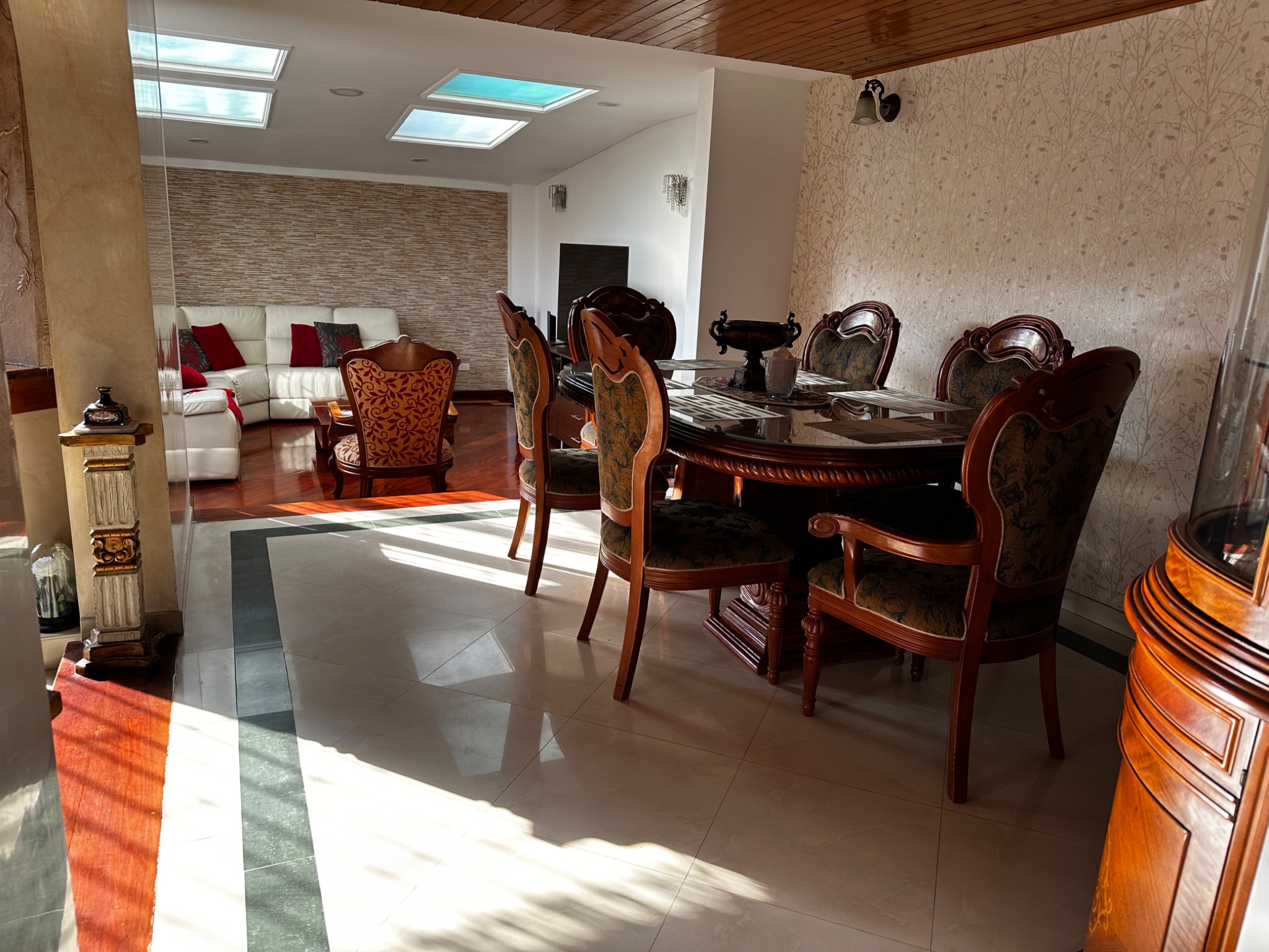 Casa en venta en Villa Magdala, Bogotá · foto 2 de 23