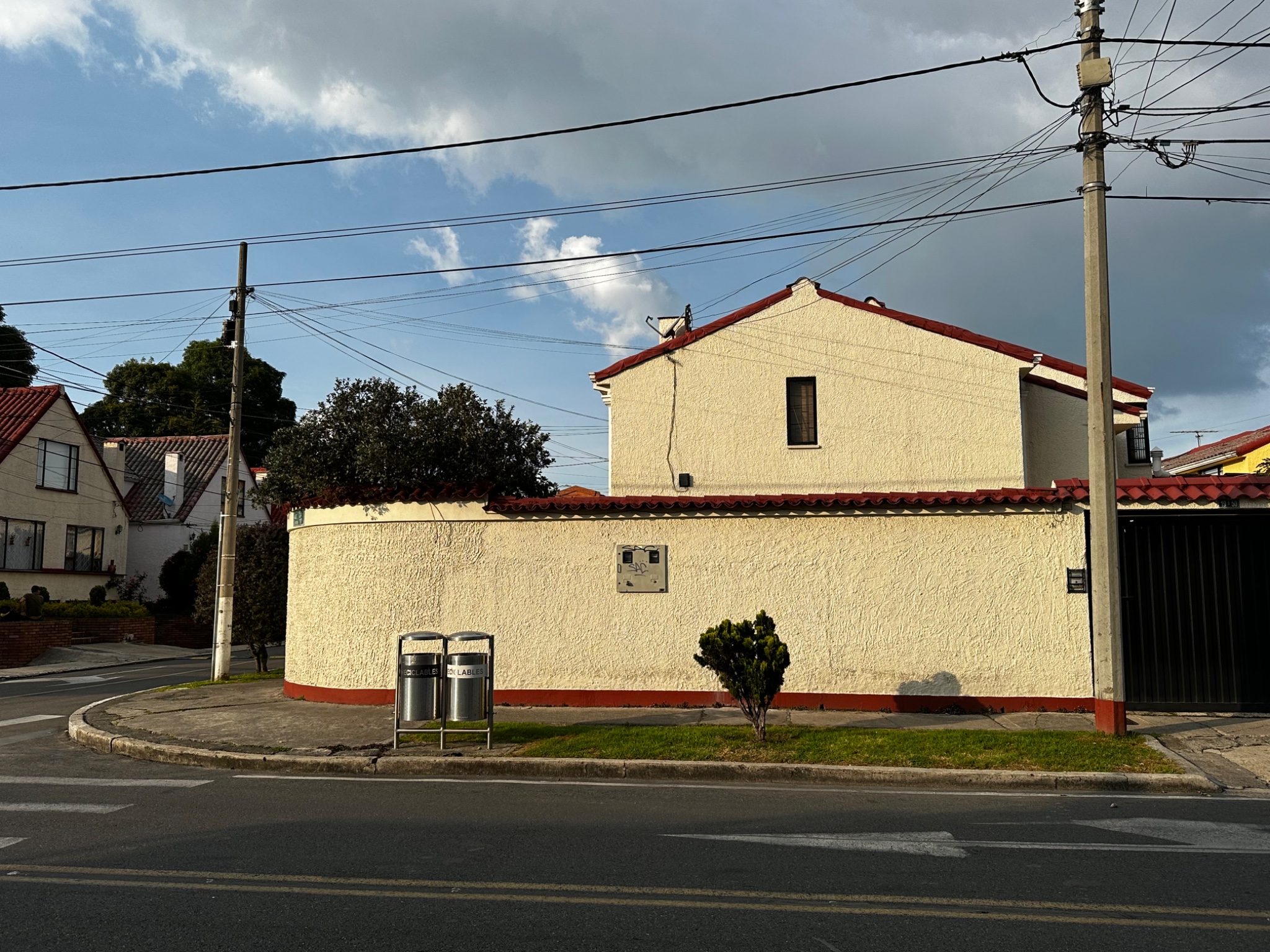 Casa en venta en Villa Magdala, Bogotá · foto 3 de 23