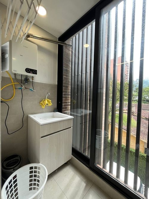 Apartamento de 4 alcobas en venta en El Poblado, Medellín, 230 m² · foto 3 de 24