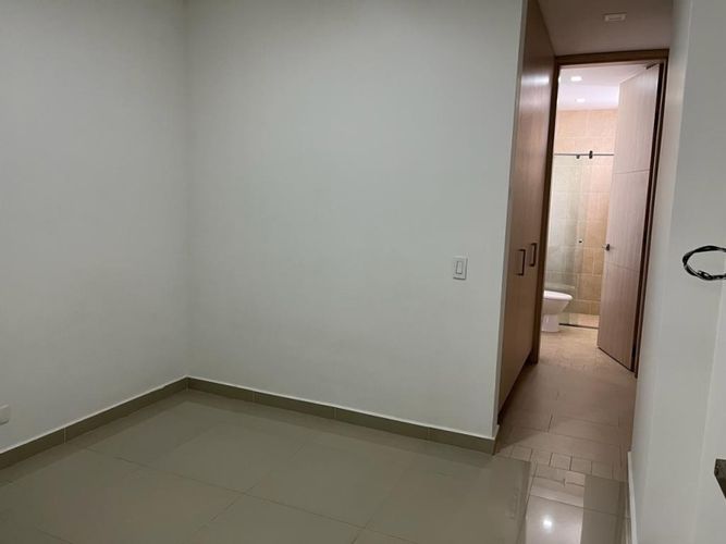 Casa de 5 alcobas en venta en Altos Del Poblado, Medellín, 400 m² · foto 3 de 17