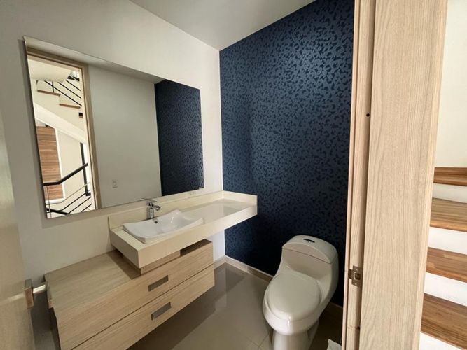 Casa de 5 alcobas en venta en Altos Del Poblado, Medellín, 400 m² · foto 6 de 17