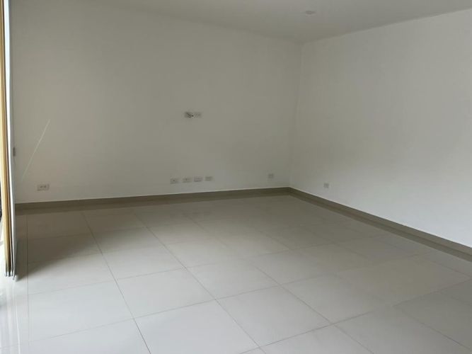 Casa de 5 alcobas en venta en Altos Del Poblado, Medellín, 400 m² · foto 9 de 17