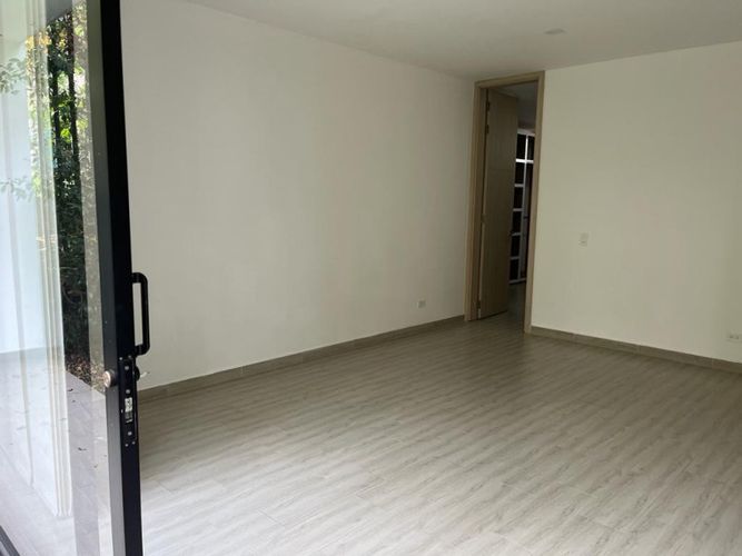 Casa de 5 alcobas en venta en Altos Del Poblado, Medellín, 400 m² · foto 14 de 17