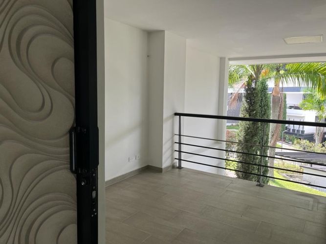 Casa de 5 alcobas en venta en Altos Del Poblado, Medellín, 400 m² · foto 15 de 17