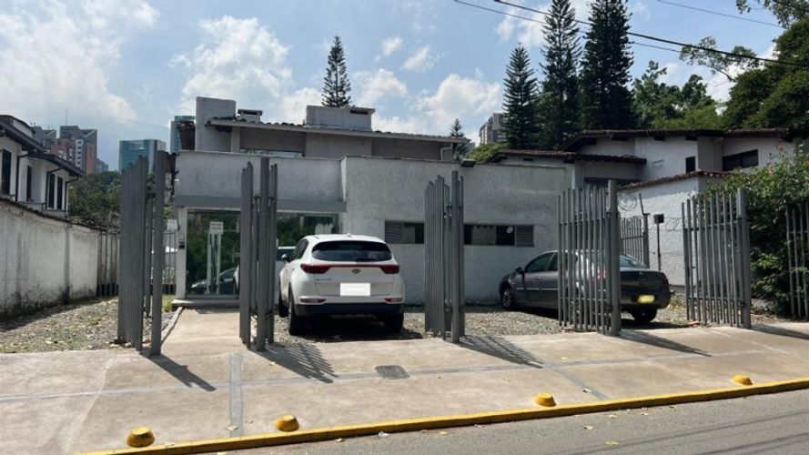 Casa de 5 alcobas en venta en La Aguacatala, Medellín, 337 m² · foto 2 de 24