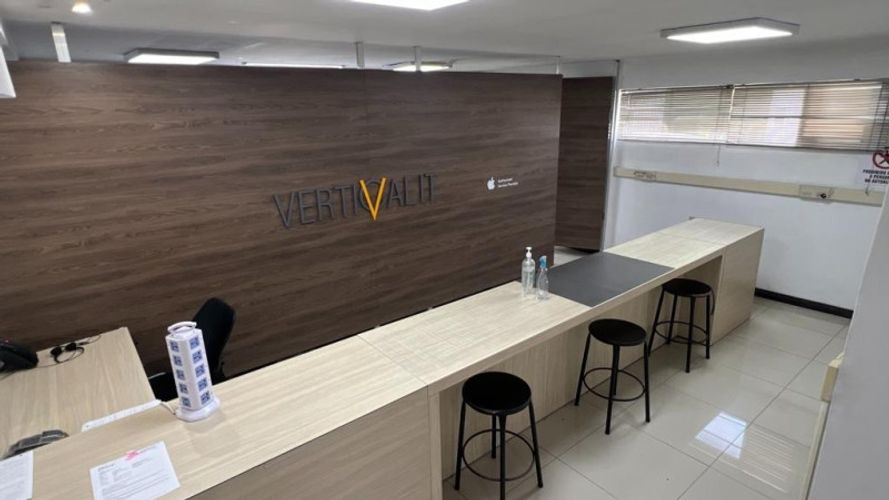 Casa de 5 alcobas en venta en La Aguacatala, Medellín, 337 m² · foto 4 de 24