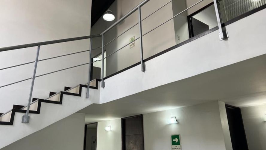 Casa de 5 alcobas en venta en La Aguacatala, Medellín, 337 m² · foto 9 de 24