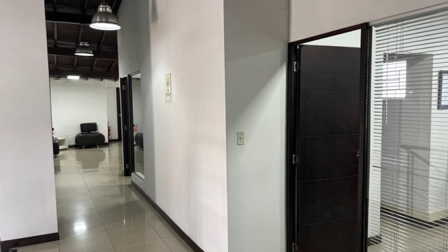 Casa de 5 alcobas en venta en La Aguacatala, Medellín, 337 m² · foto 10 de 24
