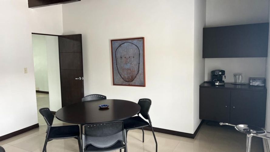 Casa de 5 alcobas en venta en La Aguacatala, Medellín, 337 m² · foto 14 de 24