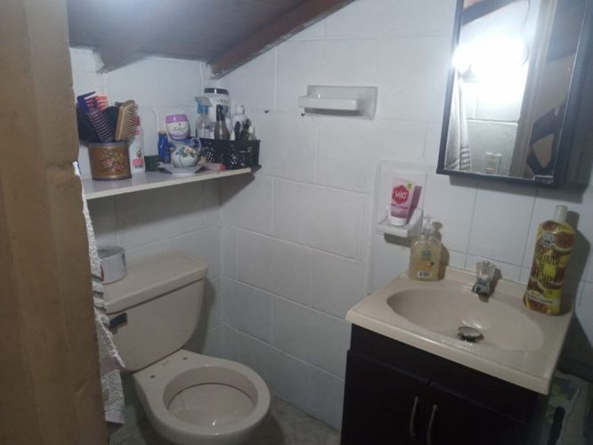 Casa de 3 alcobas en venta en La Florida, Bello, 67 m² · foto 10 de 12