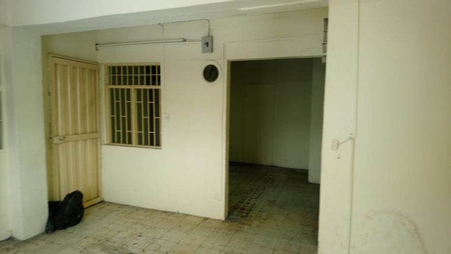 Bodega en arriendo en La Candelaria, Medellín, 40 m² · foto 3 de 8