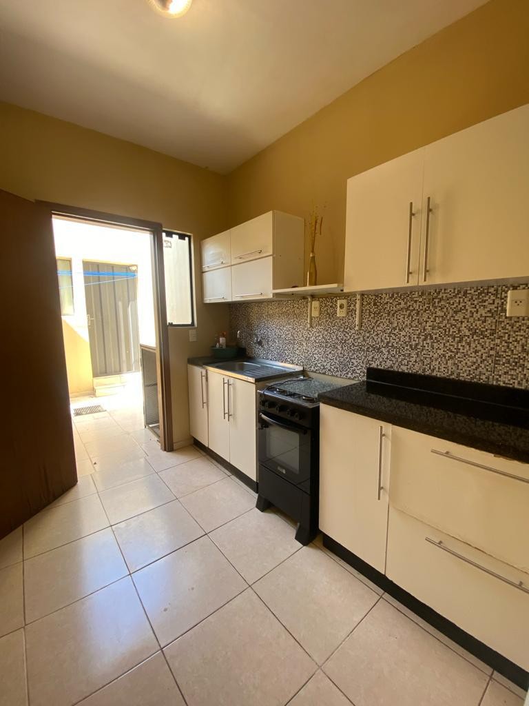 ALQUILER DÚPLEX DE 3 DORMITORIOS - LUQUE ZONA LOS JARDINES — foto 2