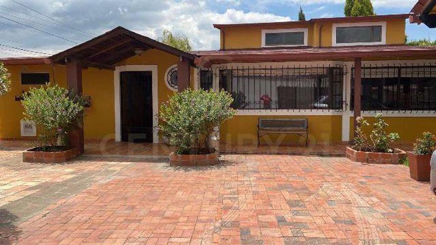 Casa de 4 alcobas en venta en Cr Ponylandia, Chía, 325 m² · foto 2 de 23