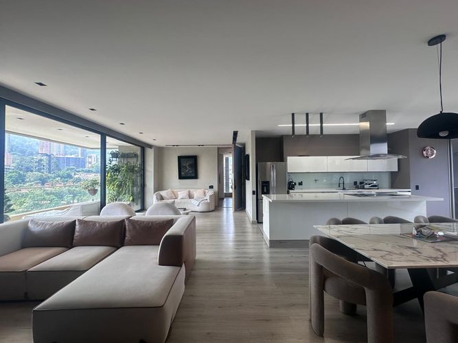 Apartamento de 3 alcobas en venta en El Poblado, Medellín, 198 m² · foto 1 de 20