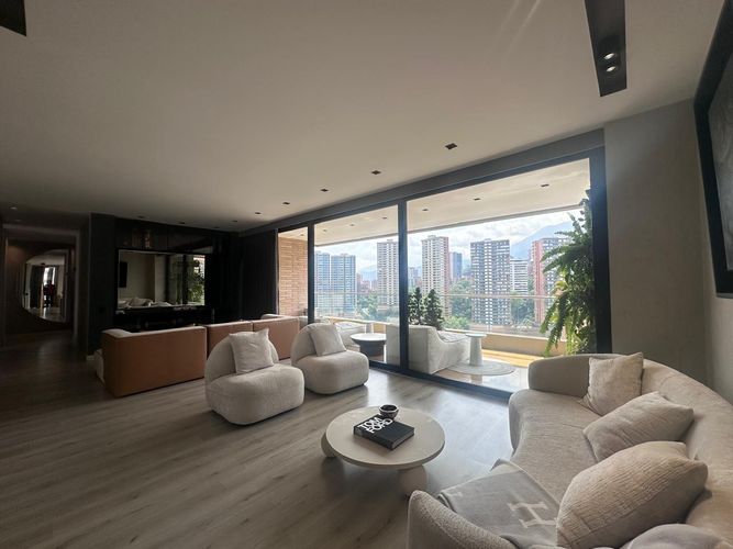 Apartamento de 3 alcobas en venta en El Poblado, Medellín, 198 m² · foto 2 de 20
