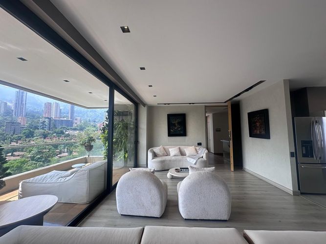 Apartamento de 3 alcobas en venta en El Poblado, Medellín, 198 m² · foto 3 de 20