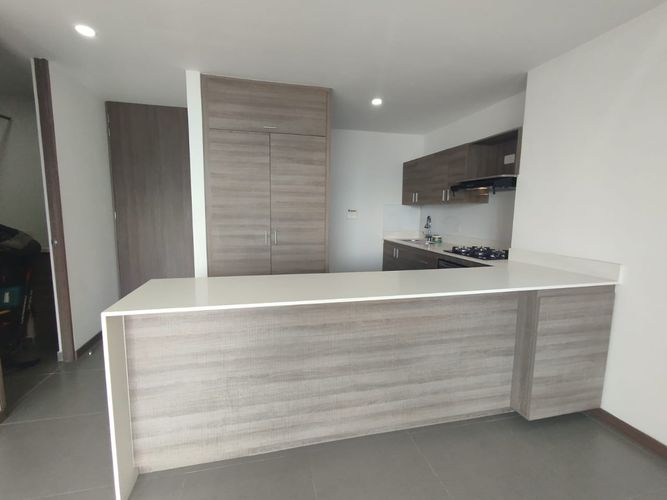 Apartamento de 3 alcobas en arriendo en Loma Del Escobero, Envigado, 95 m² · foto 2 de 16