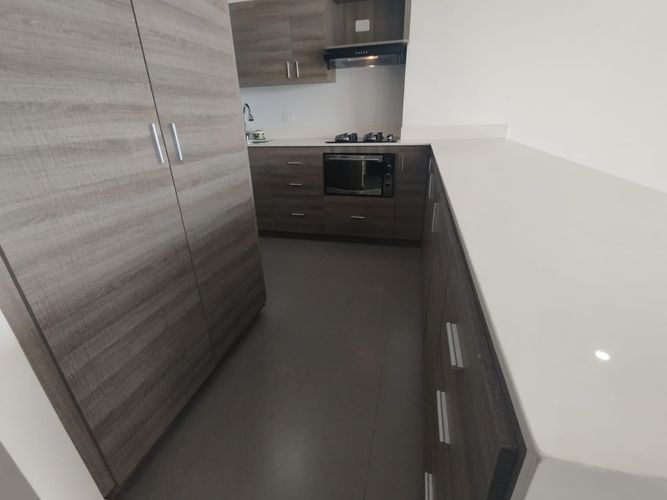 Apartamento de 3 alcobas en arriendo en Loma Del Escobero, Envigado, 95 m² · foto 3 de 16