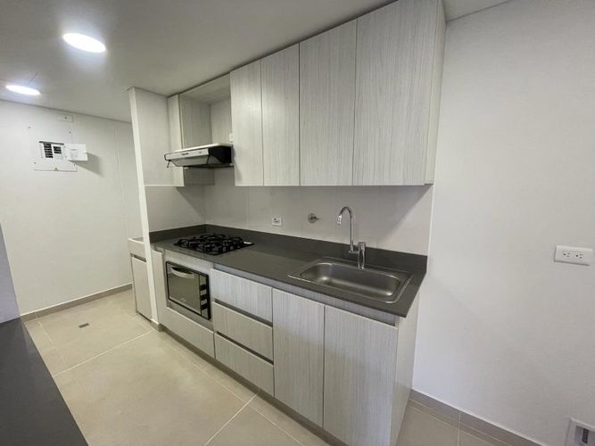 Apartamento de 2 alcobas en arriendo en Camino Verde, Envigado, 66 m² · foto 2 de 13