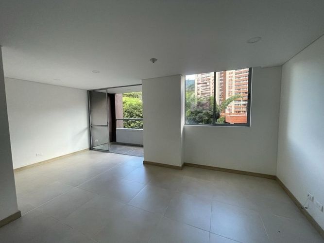 Apartamento de 2 alcobas en arriendo en Camino Verde, Envigado, 66 m² · foto 3 de 13