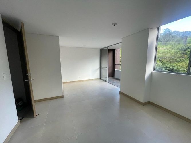 Apartamento de 2 alcobas en arriendo en Camino Verde, Envigado, 66 m² · foto 4 de 13