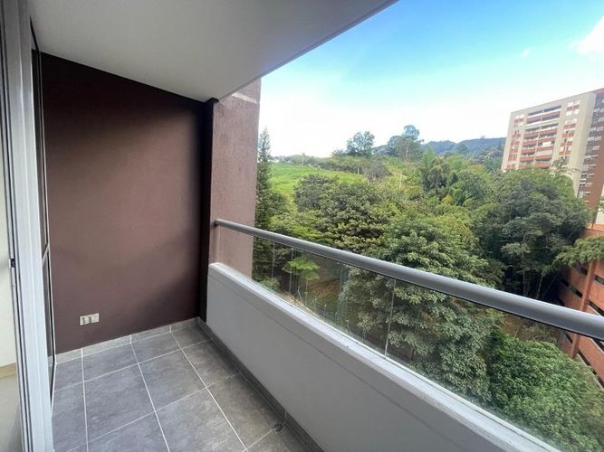 Apartamento de 2 alcobas en arriendo en Camino Verde, Envigado, 66 m² · foto 5 de 13