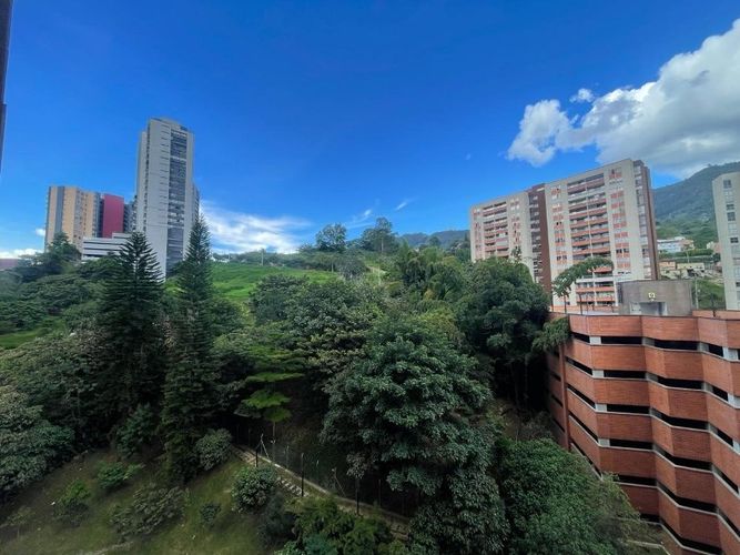 Apartamento de 2 alcobas en arriendo en Camino Verde, Envigado, 66 m² · foto 6 de 13
