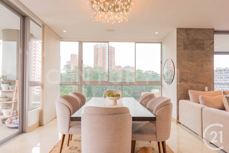 Apartamento de 3 alcobas en venta en La Visitación, Medellín, 277 m² · foto 2 de 24