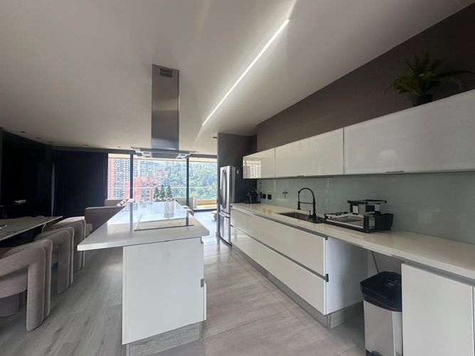 Apartamento de 3 alcobas en venta en El Poblado, Medellín, 198 m² · foto 8 de 20