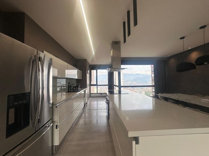 Apartamento de 3 alcobas en venta en El Poblado, Medellín, 198 m² · foto 6 de 20