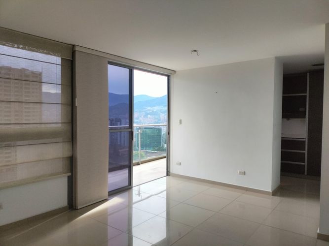 Apartamento de 3 alcobas en venta en El Poblado, Medellín, 92 m² · foto 2 de 17