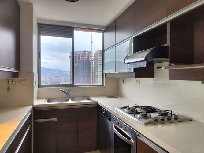Apartamento de 3 alcobas en venta en El Poblado, Medellín, 92 m² · foto 4 de 17