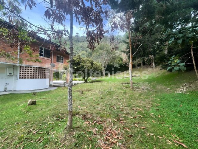 Casa de 6 alcobas en venta en Loma Del Escobero, Envigado, 1450 m² · foto 6 de 24