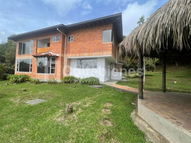 Casa de 6 alcobas en venta en Loma Del Escobero, Envigado, 1450 m² · foto 8 de 24