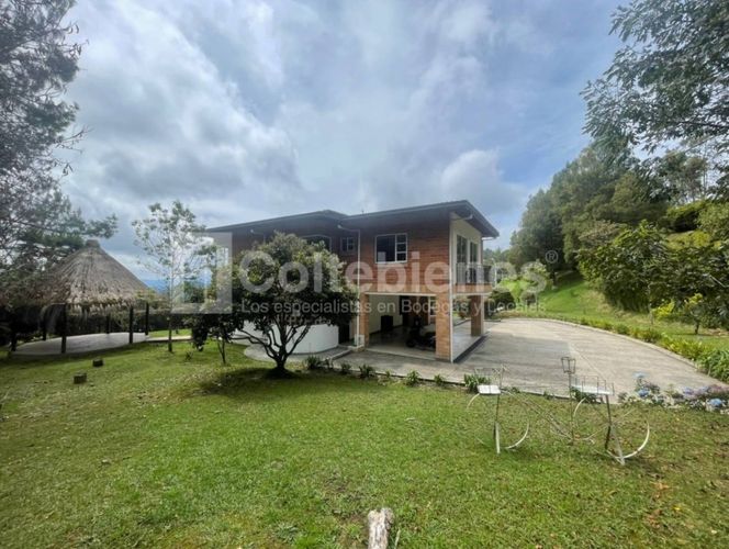 Casa de 6 alcobas en venta en Loma Del Escobero, Envigado, 1450 m² · foto 9 de 24
