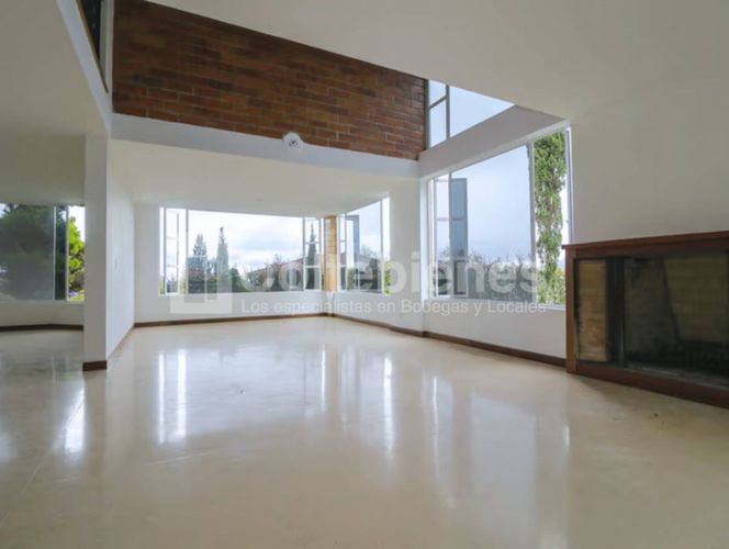 Casa de 6 alcobas en venta en Loma Del Escobero, Envigado, 1450 m² · foto 10 de 24