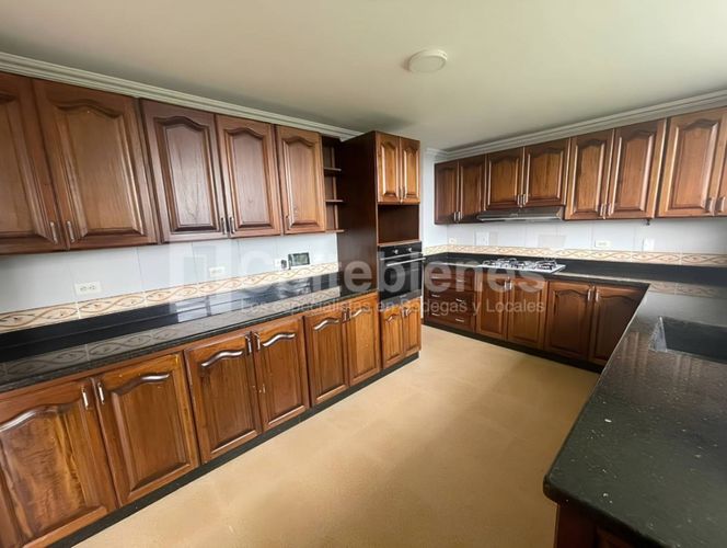 Casa de 6 alcobas en venta en Loma Del Escobero, Envigado, 1450 m² · foto 15 de 24