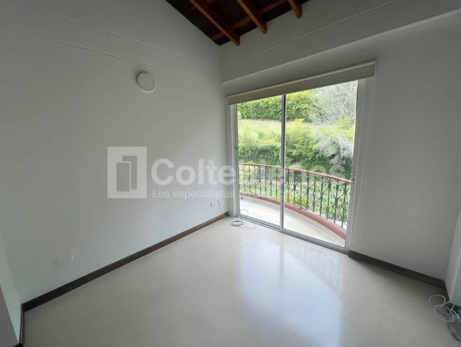 Casa de 6 alcobas en venta en Loma Del Escobero, Envigado, 1450 m² · foto 23 de 24